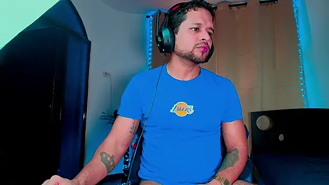 Snapshot of LucasGaeel chatting on 11/25/25, 03:18 LucasGaeel online show from 11/25/25, 03:18