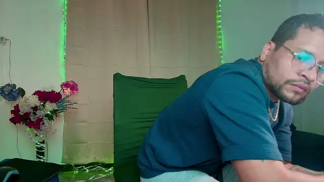 Snapshot of LucasGaeel chatting on 10/11/25, 04:46 LucasGaeel online show from 10/11/25, 04:46