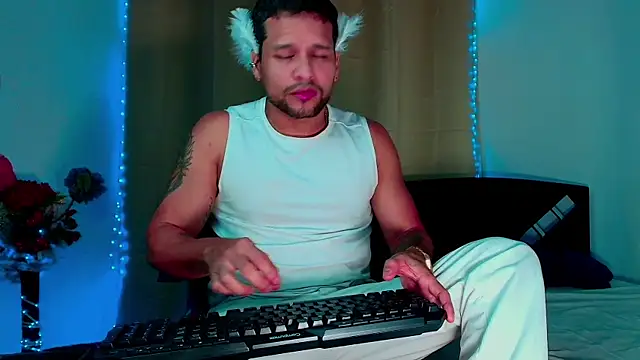 Snapshot of LucasGaeel chatting on 11/11/25, 01:00 LucasGaeel online show from 11/11/25, 01:00