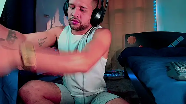 Snapshot of LucasGaeel chatting on 10/24/25, 04:50 LucasGaeel online show from 10/24/25, 04:50