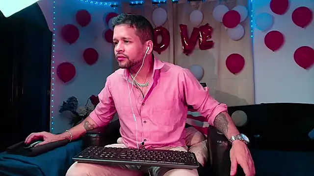 LucasGaeel online show from 02/15/26, 04:24