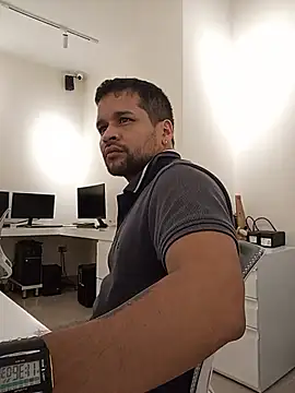 Snapshot of LucasGaeel chatting on 07/07/26, 04:37 LucasGaeel online show from 07/07/26, 04:37