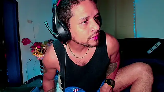 Snapshot of LucasGaeel chatting on 11/18/25, 05:33 LucasGaeel online show from 11/18/25, 05:33