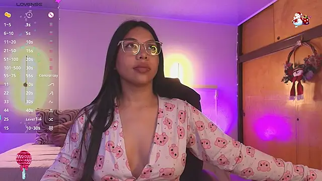 Snapshot of kloe28 chatting on 12/03/25, 04:13 kloe28 online show from 12/03/25, 04:13