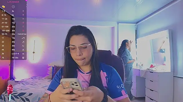 Snapshot of kloe28 chatting on 07/09/26, 03:40 kloe28 online show from 07/09/26, 03:40