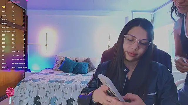 Snapshot of kloe28 chatting on 07/02/26, 03:23 kloe28 online show from 07/02/26, 03:23