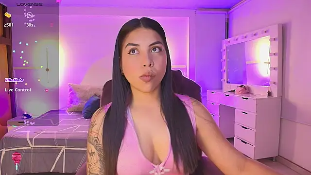 Snapshot of kloe28 chatting on 02/07/26, 03:47 kloe28 online show from 02/07/26, 03:47