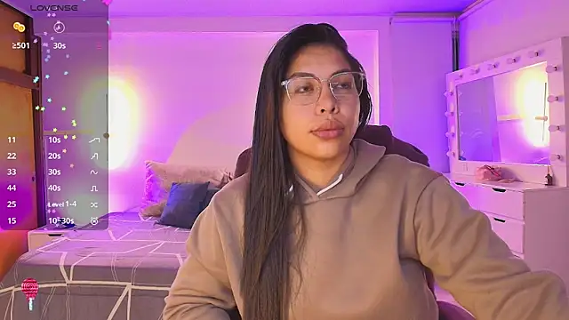 Snapshot of kloe28 chatting on 02/14/26, 03:51 kloe28 online show from 02/14/26, 03:51