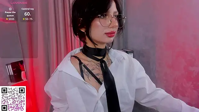 Snapshot of Michelle_Murray chatting on 10/29/25, 04:17 Michelle Murray online show from 10/29/25, 04:17