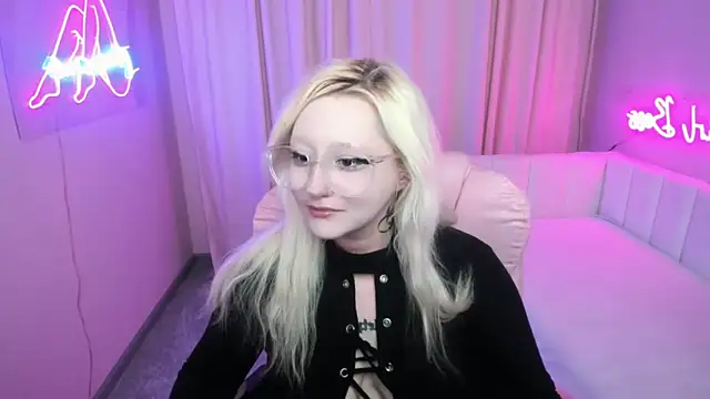 JuliaSharkk online show from 10/09/25, 08:09