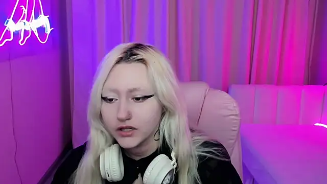 JuliaSharkk online show from 10/01/25, 08:57