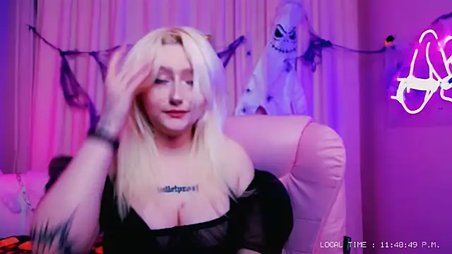 JuliaSharkk online show from 10/27/25, 09:49