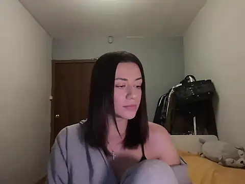 Snapshot of Zoryella chatting on 10/23/25, 03:32 Zoryella online show from 10/23/25, 03:32
