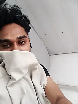 Snapshot of Ilhaamgrey chatting on 10/05/25, 11:34 Ilhaamgrey online show from 10/05/25, 11:34