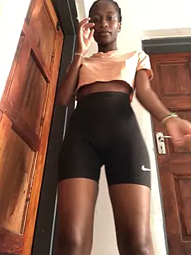 Snapshot of Caramel102004 chatting on 04/03/26, 10:43 Caramel102004 online show from 04/03/26, 10:43