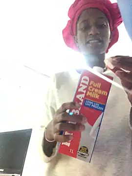 Snapshot of Caramel102004 chatting on 04/08/26, 12:06 Caramel102004 online show from 04/08/26, 12:06