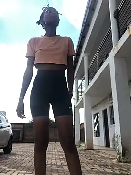 Snapshot of Caramel102004 chatting on 04/10/26, 11:06 Caramel102004 online show from 04/10/26, 11:06