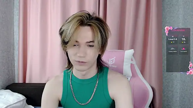 Snapshot of evan_reinhart chatting on 10/12/25, 03:24 evan reinhart online show from 10/12/25, 03:24