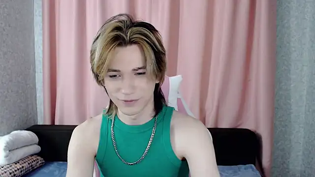 Snapshot of evan_reinhart chatting on 10/09/25, 07:58 evan reinhart online show from 10/09/25, 07:58