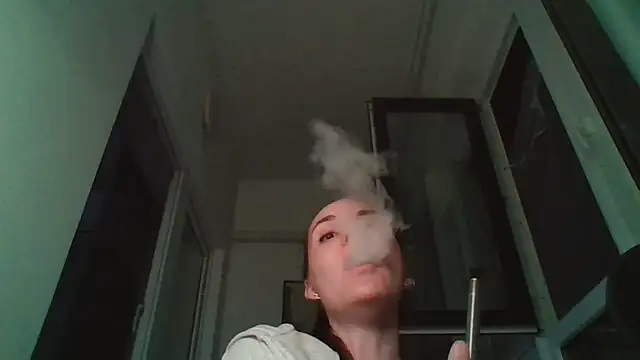 Snapshot of Tavrisse chatting on 10/24/25, 03:55 Tavrisse online show from 10/24/25, 03:55