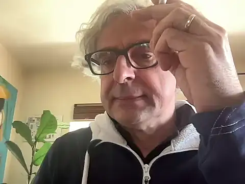 Snapshot of chtentation chatting on 02/25/26, 11:43 chtentation online show from 02/25/26, 11:43