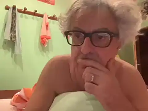 Snapshot of chtentation chatting on 02/02/26, 11:04 chtentation online show from 02/02/26, 11:04