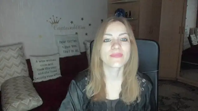 Tiffany Bates online show from 10/13/25, 03:19