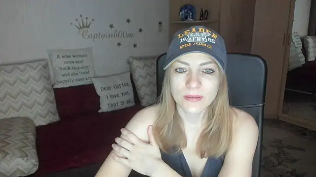 Tiffany Bates online show from 11/11/25, 03:23