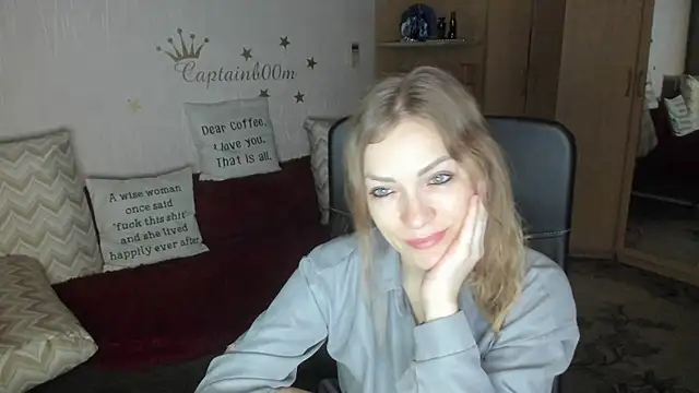 Tiffany Bates online show from 10/28/25, 03:18