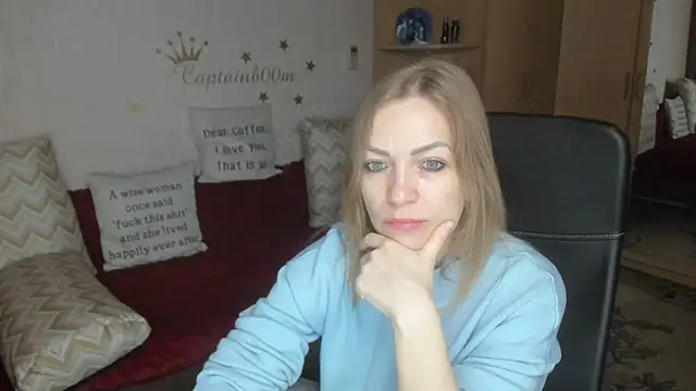 Tiffany Bates online show from 11/26/25, 03:17