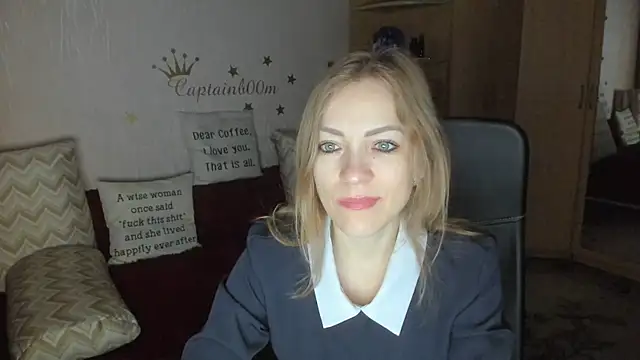 Tiffany Bates online show from 10/12/25, 03:19