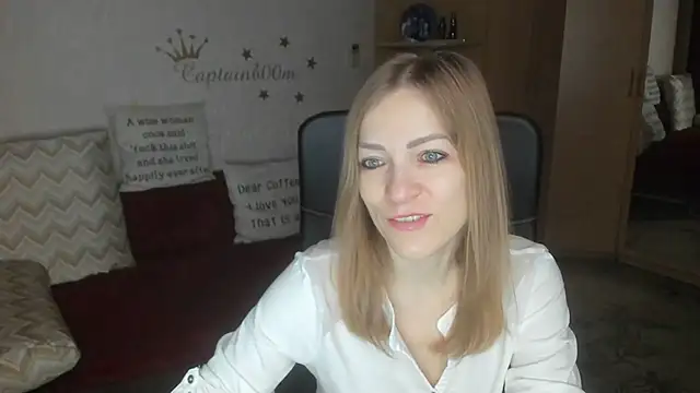 Tiffany Bates online show from 11/06/25, 03:21