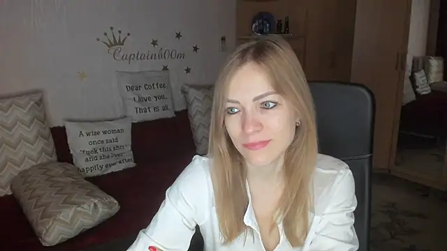 Tiffany Bates online show from 10/03/25, 03:09