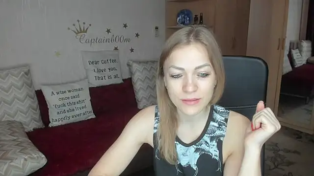 Tiffany Bates online show from 10/02/25, 03:21