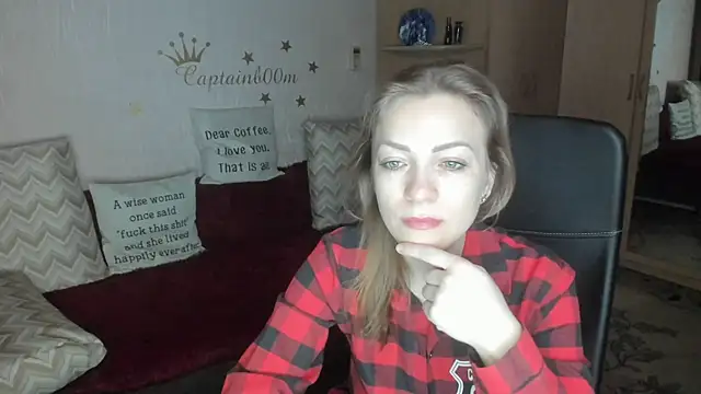 Tiffany Bates online show from 12/01/25, 04:02