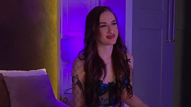 Luna Olsen online show from 11/21/25, 06:51