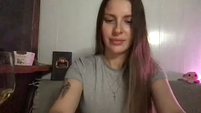 Snapshot of Ceryanna chatting on 10/28/25, 12:22 Ceryanna online show from 10/28/25, 12:22