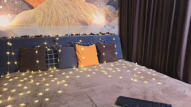 MilaYumi online show from 03/25/26, 08:46