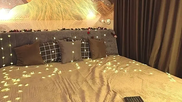 MilaYumi online show from 03/10/26, 09:46