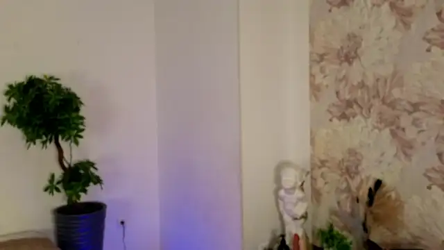 MilaYumi online show from 11/30/25, 05:08