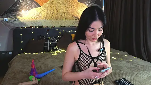 MilaYumi online show from 03/15/26, 10:00