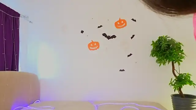 MilaYumi online show from 11/16/25, 05:34