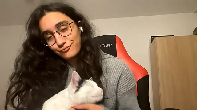 Snapshot of EvaJetty chatting on 11/04/25, 03:38 EvaJetty online show from 11/04/25, 03:38