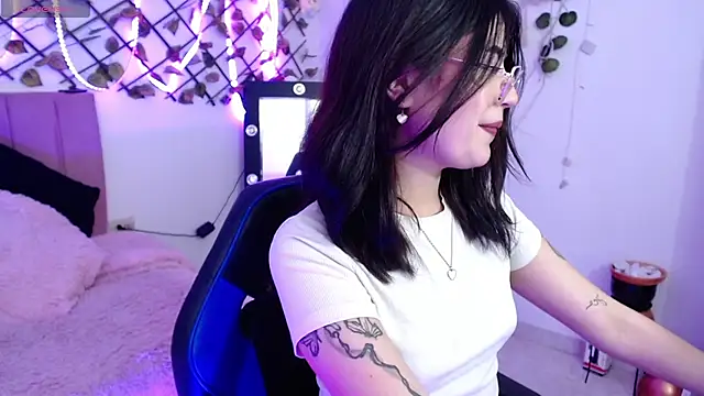 isa bunny18 online show from 10/21/25, 08:30