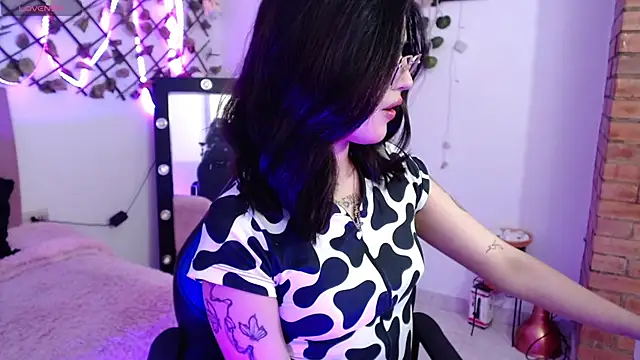 isa bunny18 online show from 10/21/25, 02:22