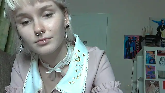 Snapshot of Paradoxy_ chatting on 12/04/25, 09:14 Paradoxy online show from 12/04/25, 09:14