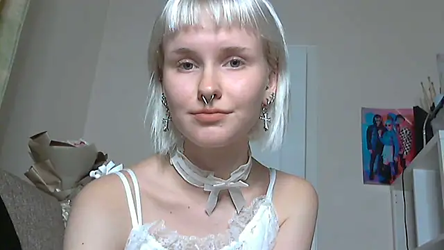 Snapshot of Paradoxy_ chatting on 10/10/25, 07:47 Paradoxy online show from 10/10/25, 07:47