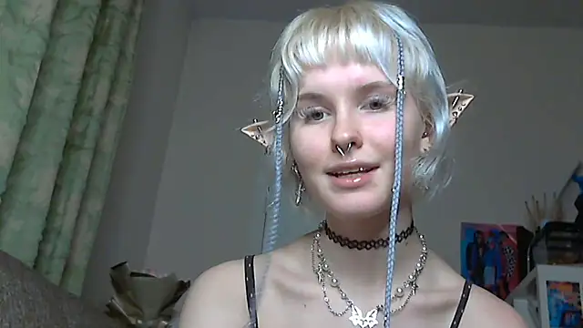 Snapshot of Paradoxy_ chatting on 12/21/25, 08:42 Paradoxy online show from 12/21/25, 08:42