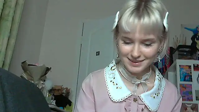 Snapshot of Paradoxy_ chatting on 12/01/25, 08:42 Paradoxy online show from 12/01/25, 08:42