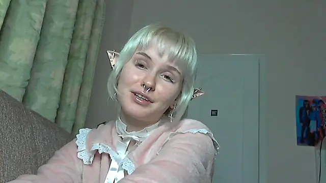 Snapshot of Paradoxy_ chatting on 12/14/25, 07:52 Paradoxy online show from 12/14/25, 07:52